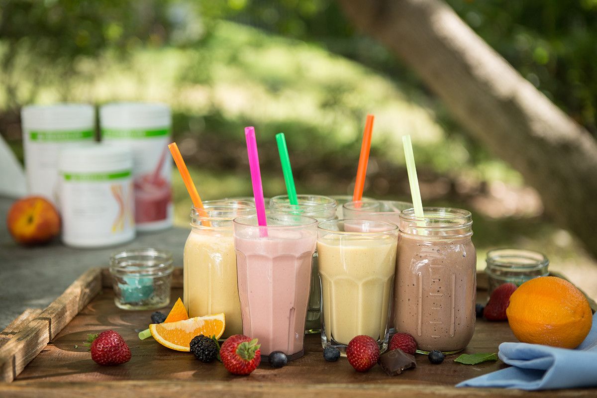 Сніданок Herbalife — коктейль, чай, алое